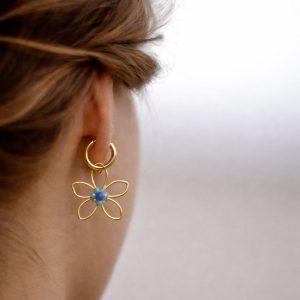 Cvjetne naušnice s plavim detaljima Mila