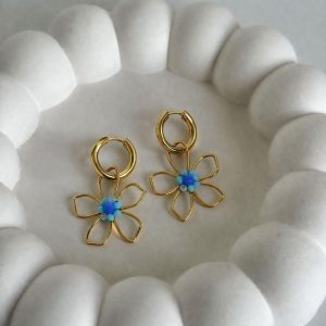 Cvjetne naušnice s plavim detaljima Mila